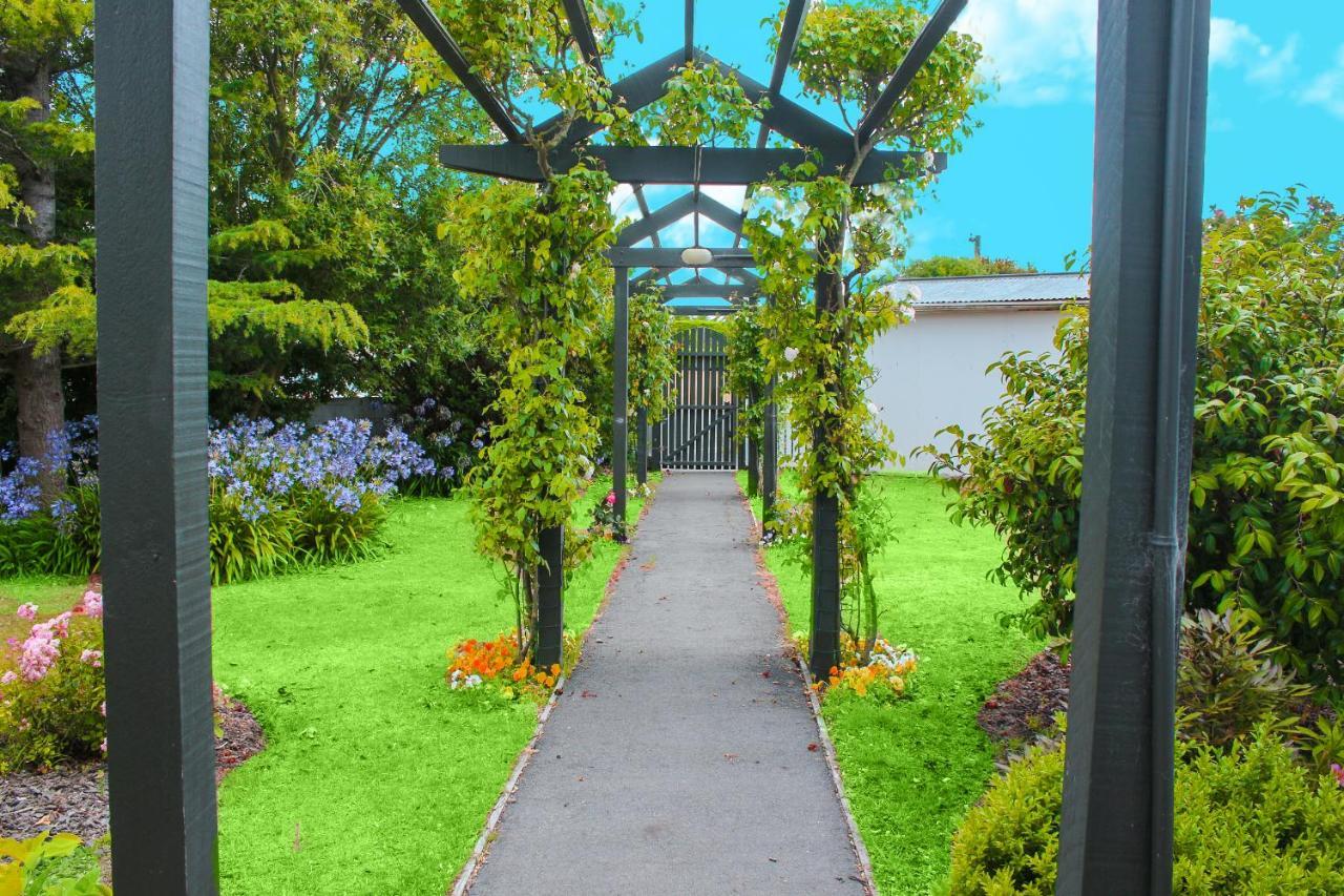 The Pier Lodge Bed And Breakfast Christchurch Exterior photo